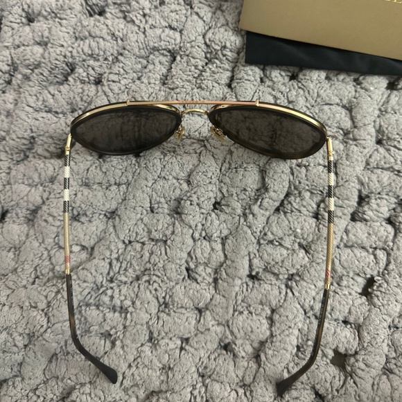 burberry sunglasses - Picture 5 of 11